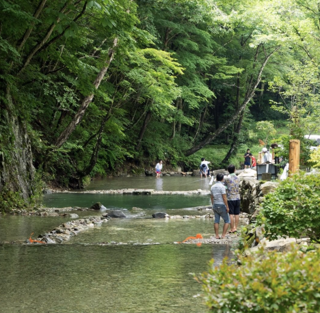 子連れキャンプにオススメ ナラ入沢渓流釣りキャンプ場 栃木 日光 隣のパパのスキマ時間活用法